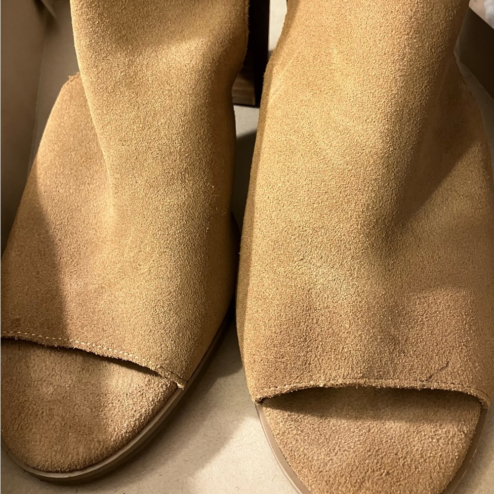 4/$20 Lucky Brand Tan Suede Keight Bootie 10 42 - Picture 3 of 8